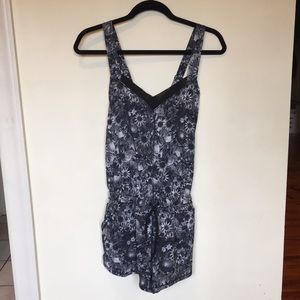 Grey print workout romper by Lulu Lemon